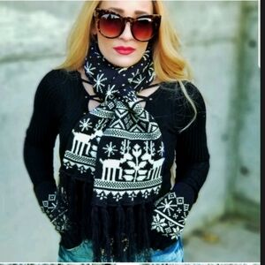 GRAY WINTER PRINT SCARF W/ FRINGE